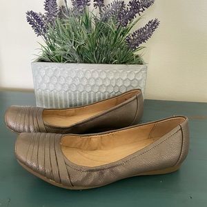 Women’s shoes, Naturalizer, Size 6